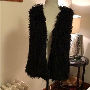 SHAGGY FAUX FUR VEST-H&M DIVIDED